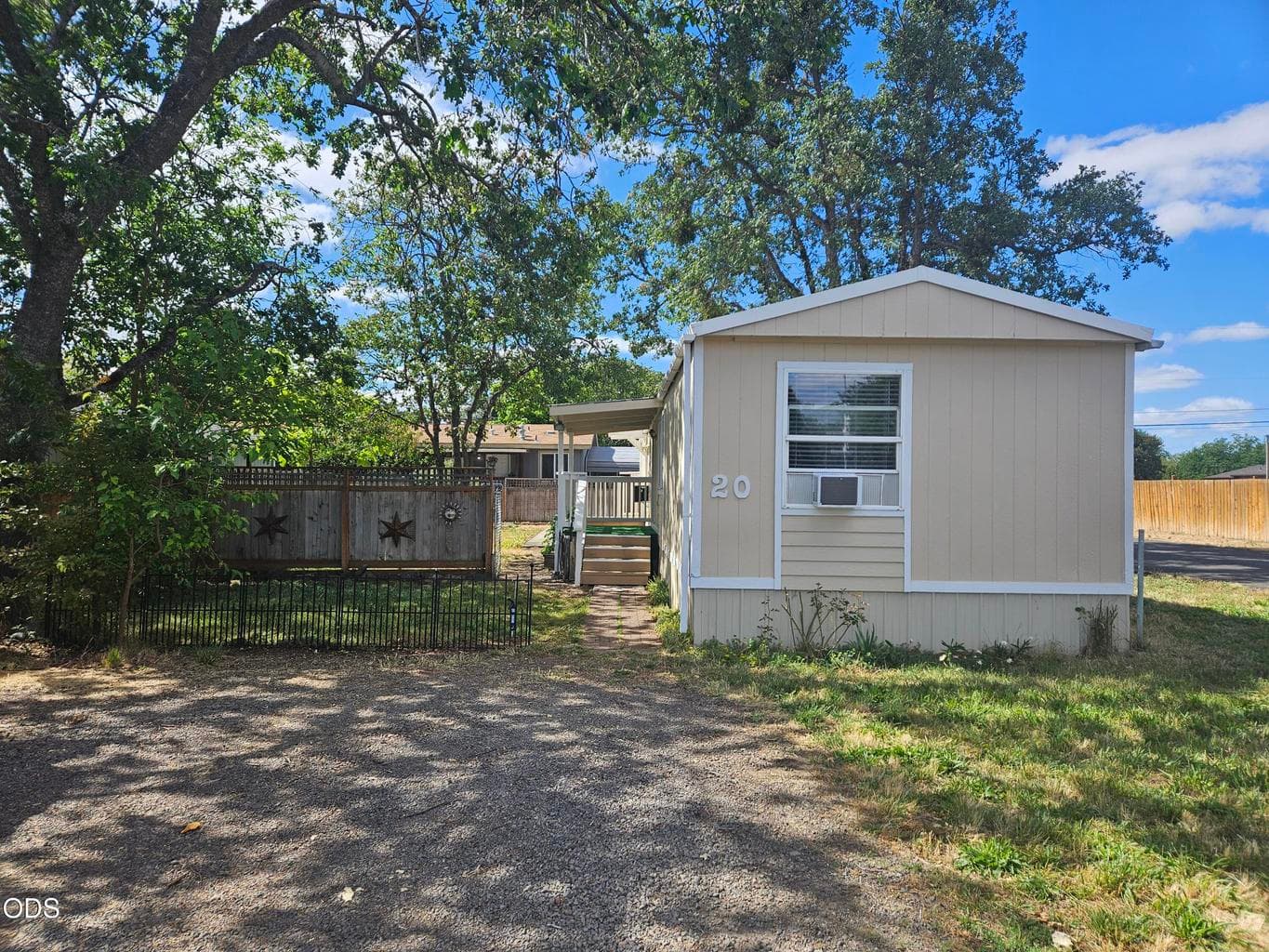 Photo of 380 Gregory 1 of 21