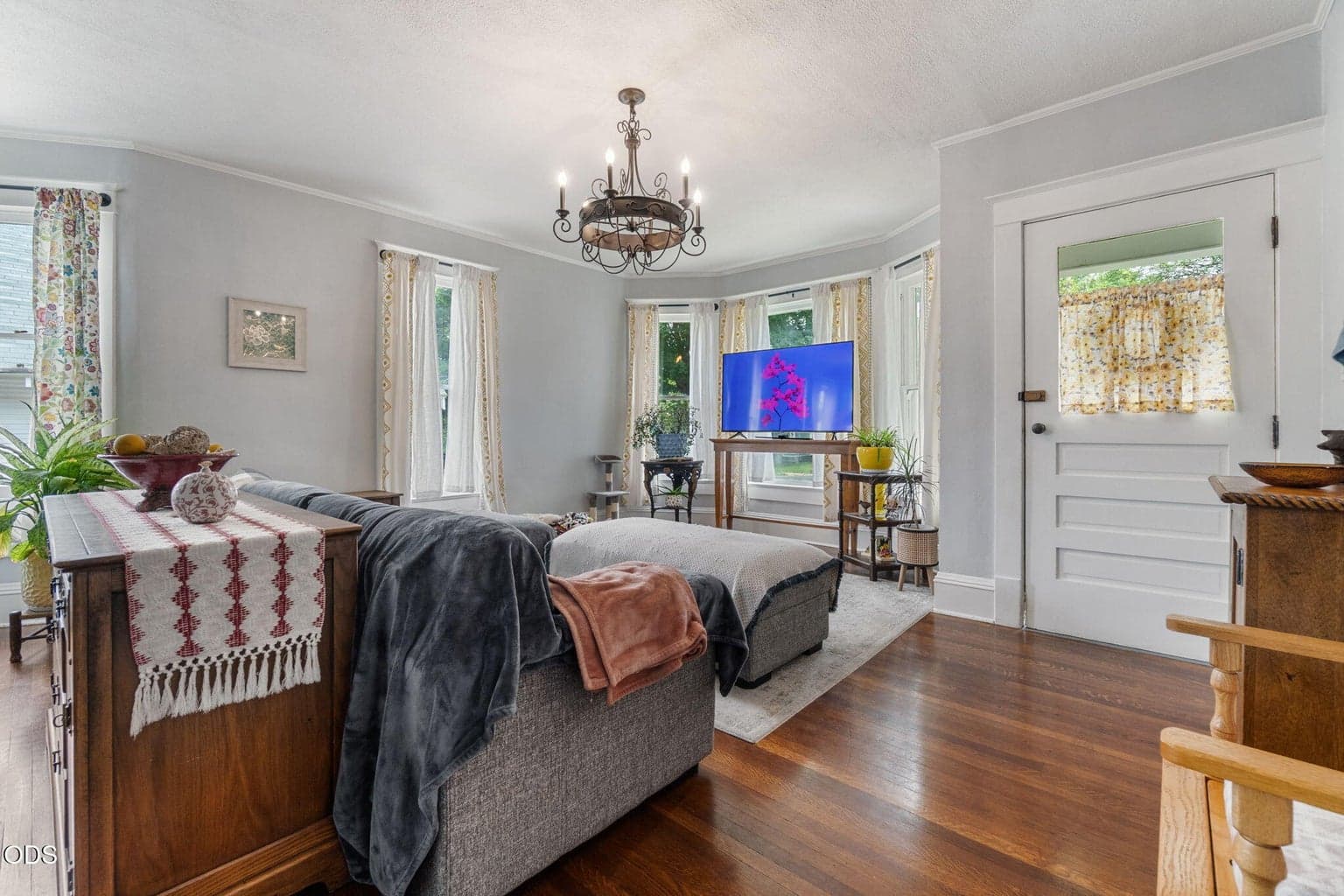 Photo of 419 9th Street 5 of 45