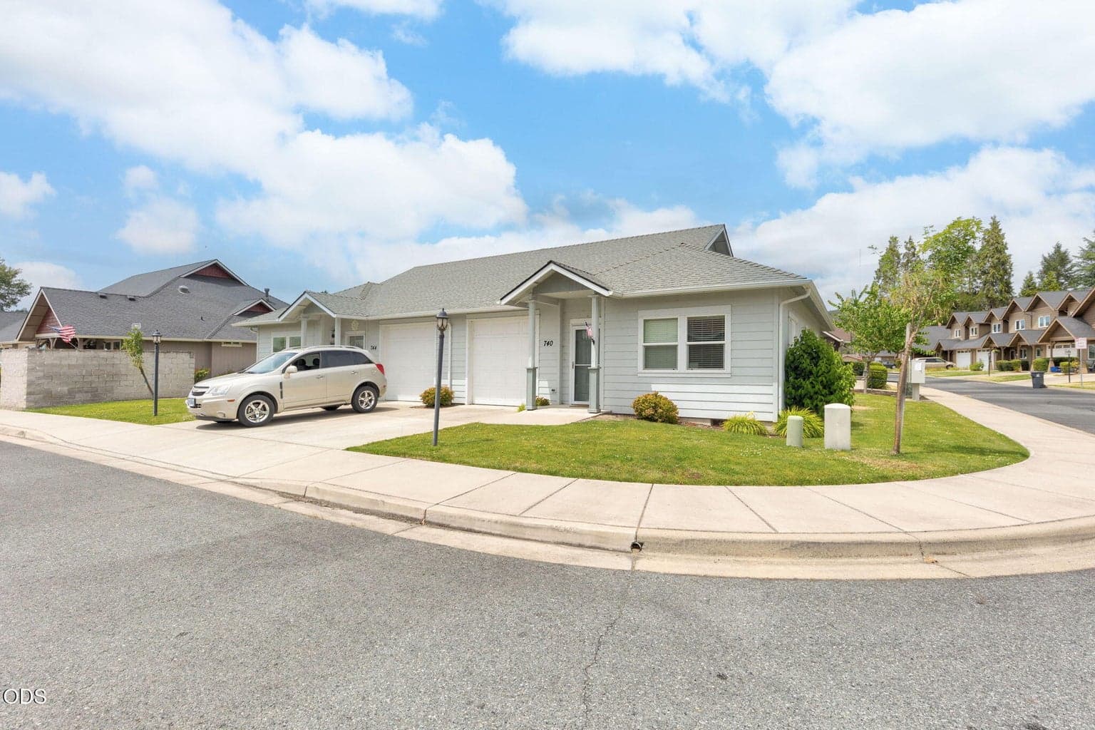 Photo of 740 Kinsington Court 4 of 20