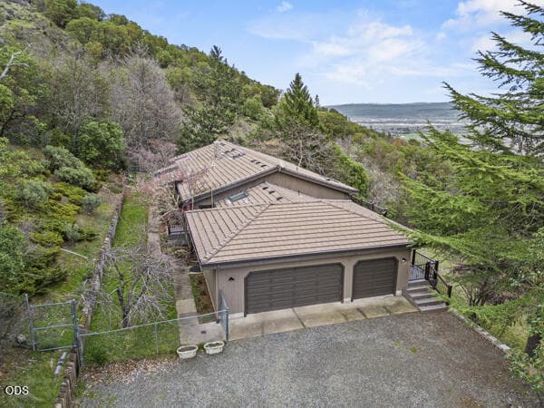 Photo of 465 Strawberry Hill 3 of 47
