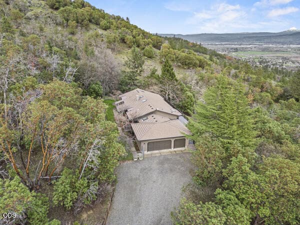 Photo of 465 Strawberry Hill 4 of 47