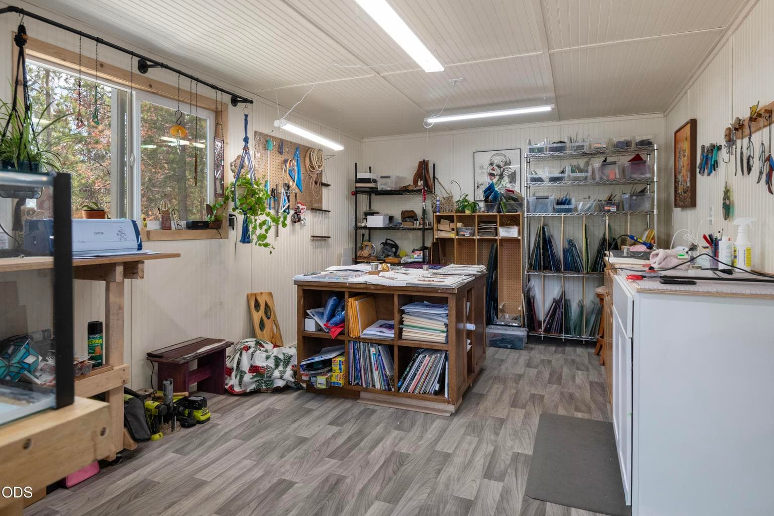 Art studio under 30 x 40 shop