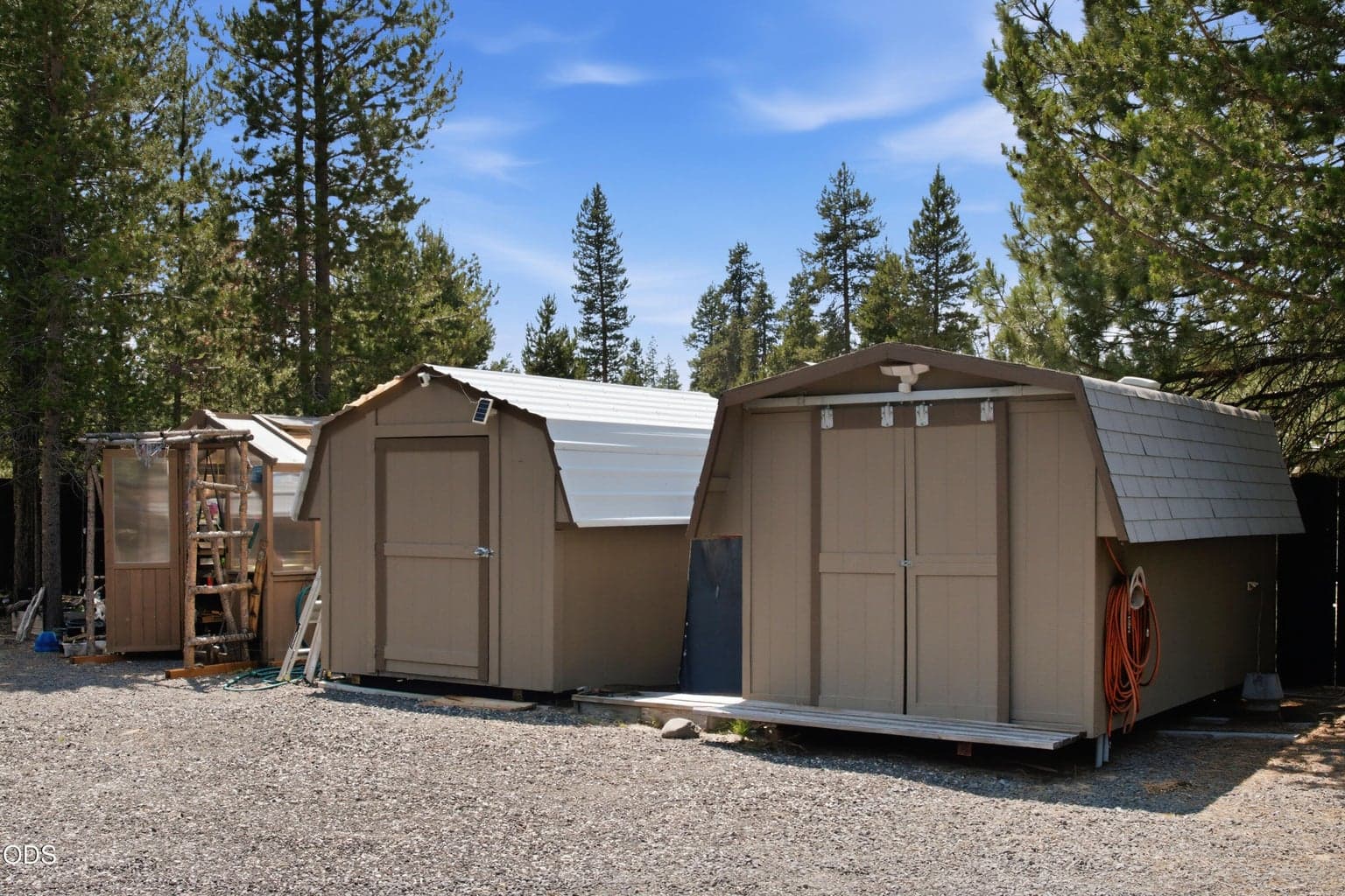 Greenhouse & 2 sheds