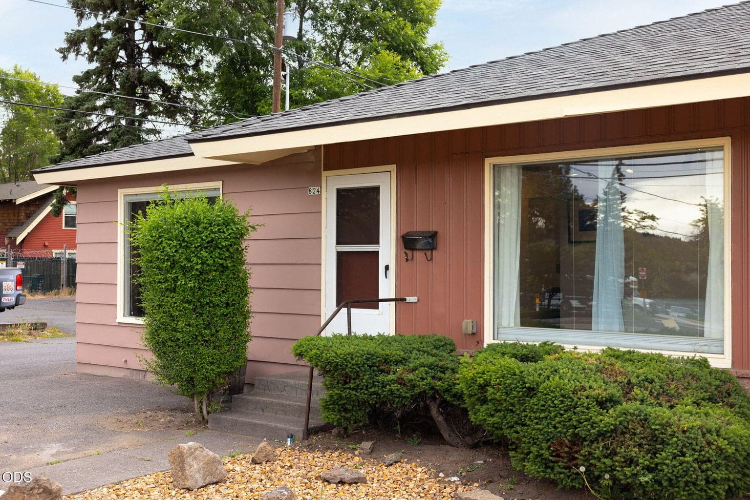 Photo of 820 4th 2 of 32