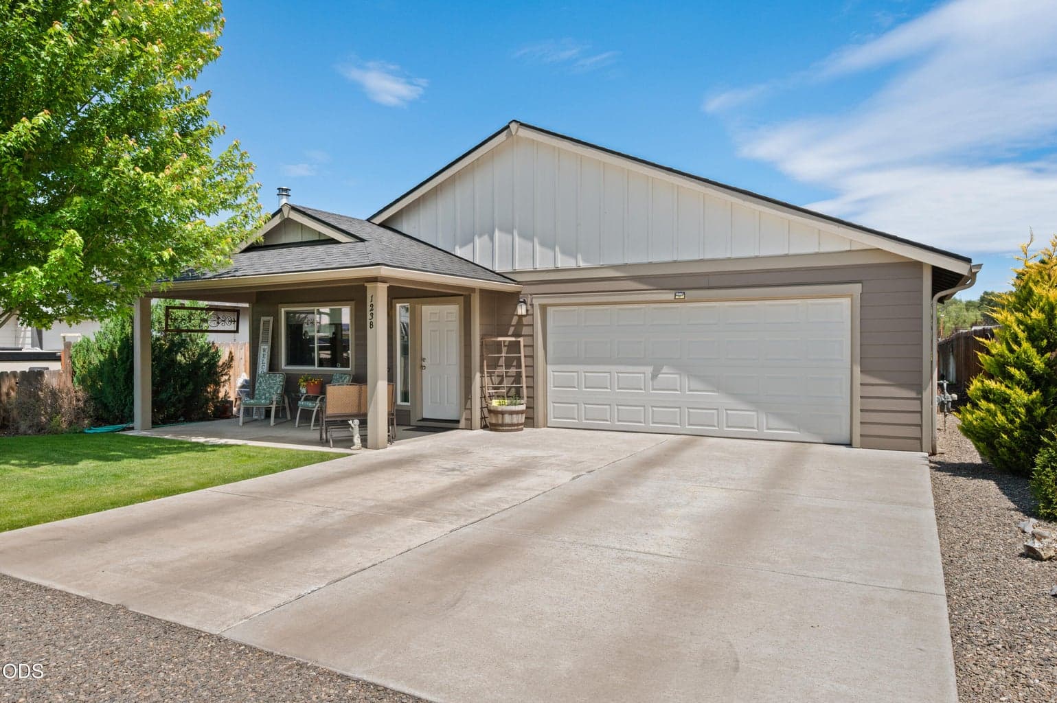 Photo of 1238 NW Seehale Avenue 9 of 39