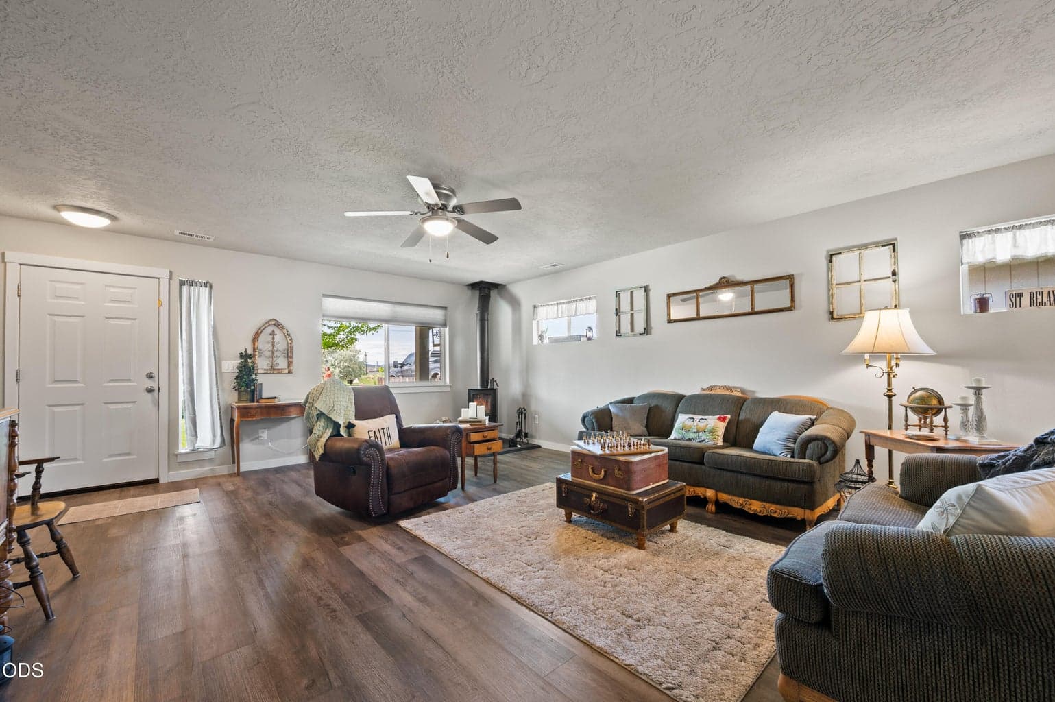 Photo of 1238 NW Seehale Avenue 7 of 39