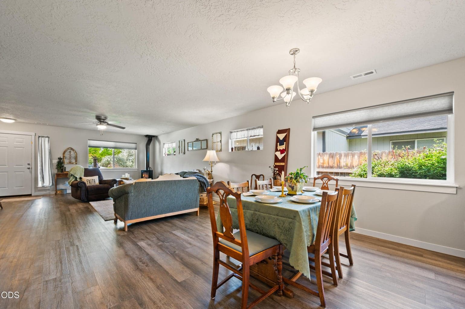 Photo of 1238 NW Seehale Avenue 10 of 39