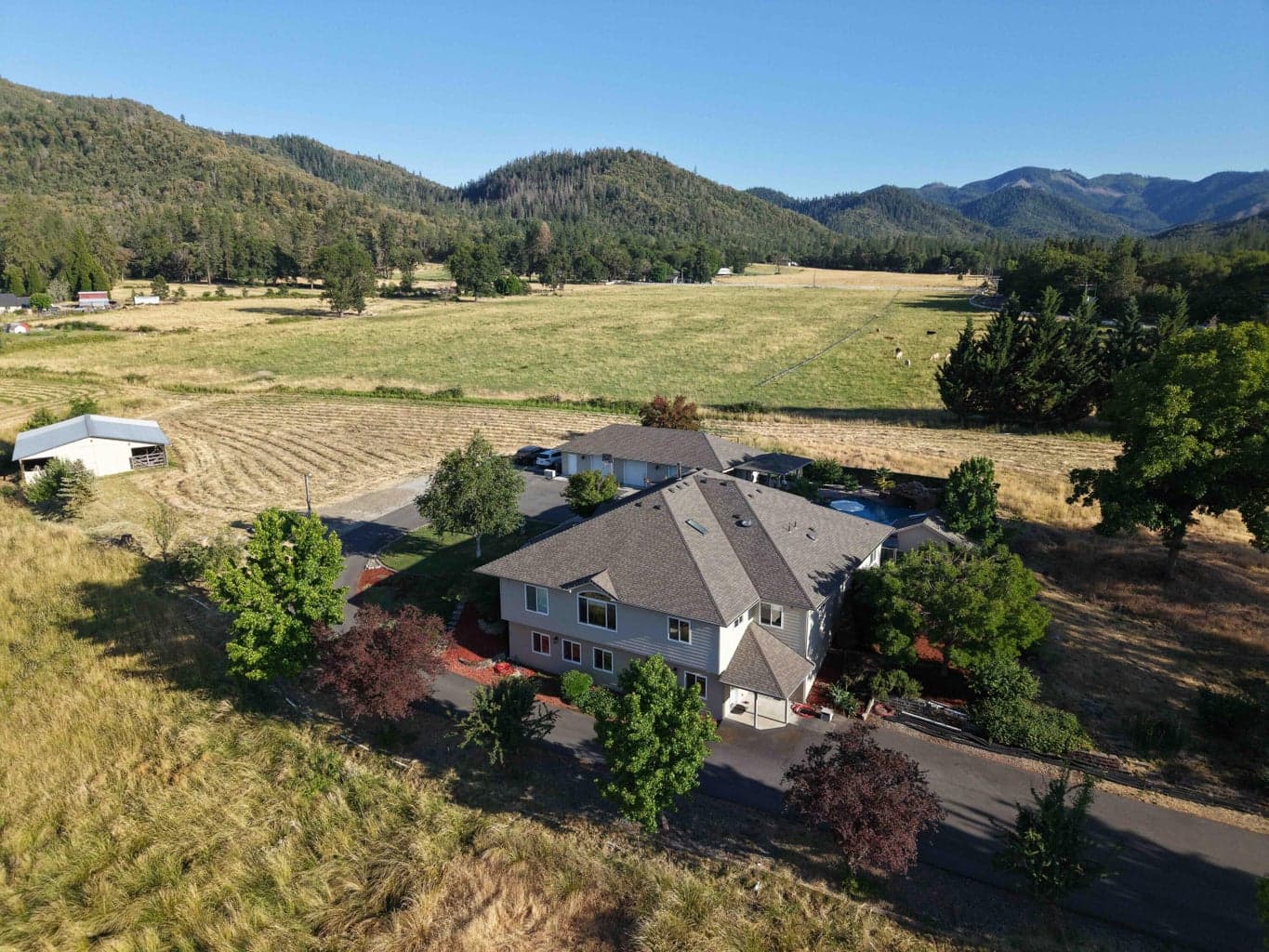 Photo of 295 Foots Creek 4 of 33