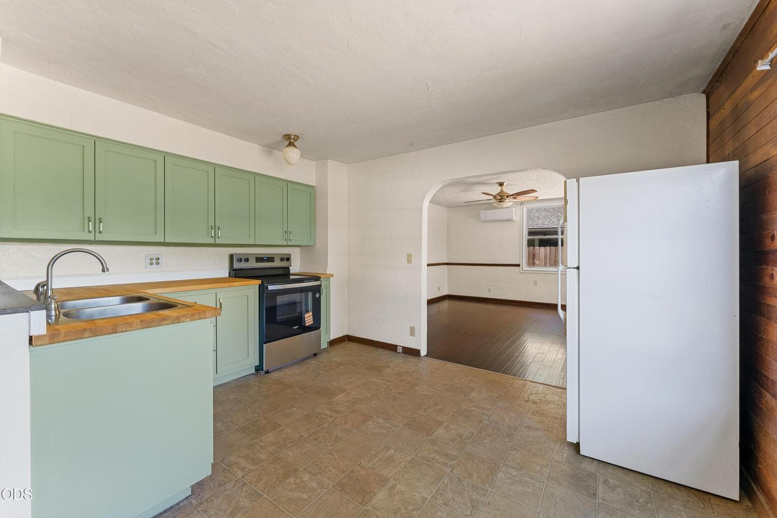 Photo of 1711 J 5 of 18