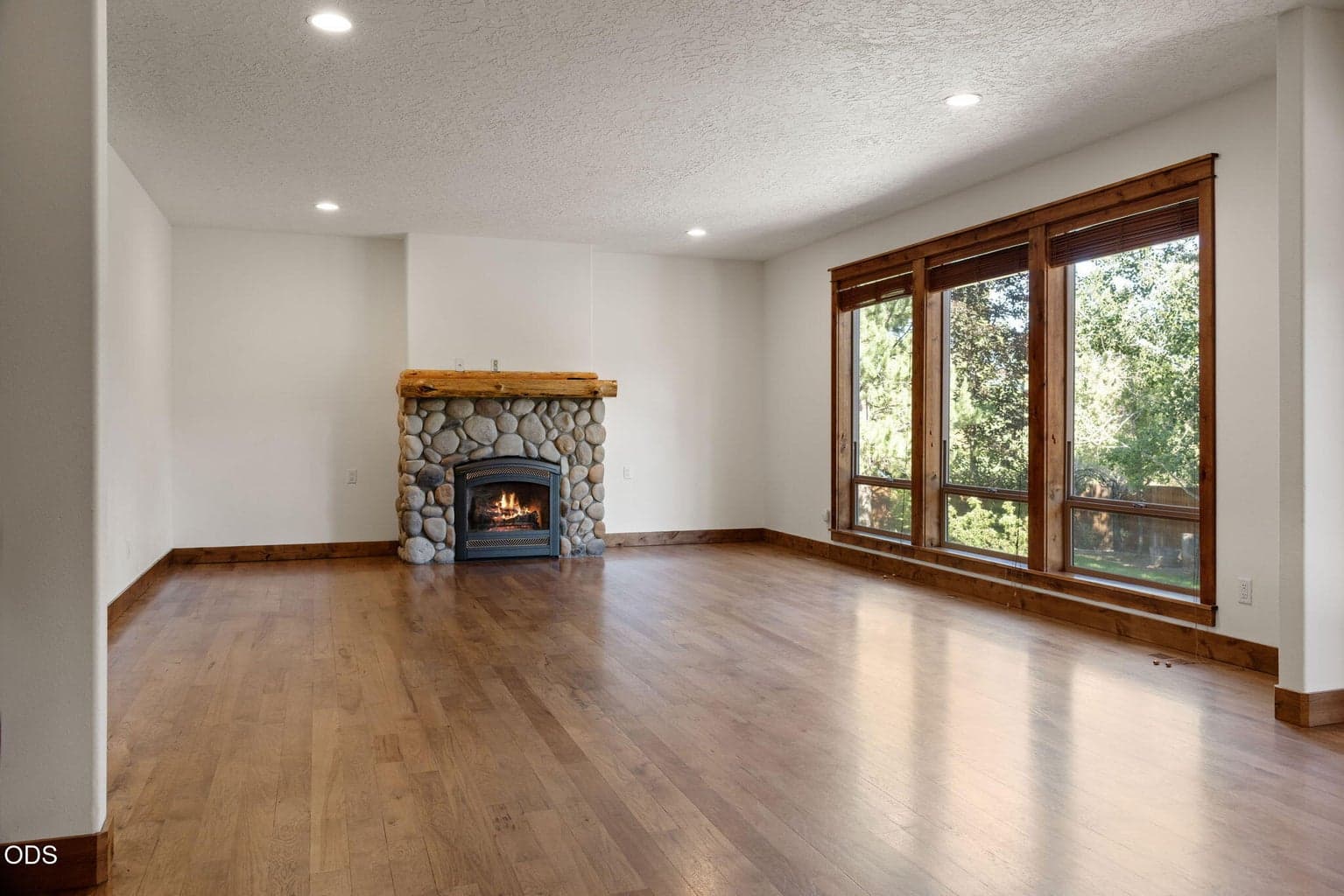Photo of 20483 Blue Ridge Lane 6 of 44