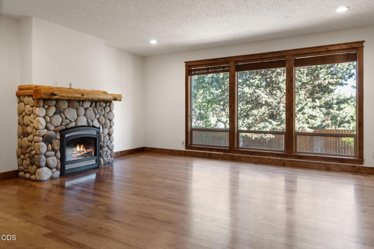 Photo of 20483 SE Blue Ridge Lane 7 of 44