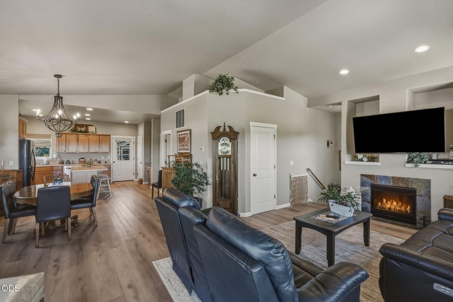 Photo of 63776 Hunters Circle 16 of 53
