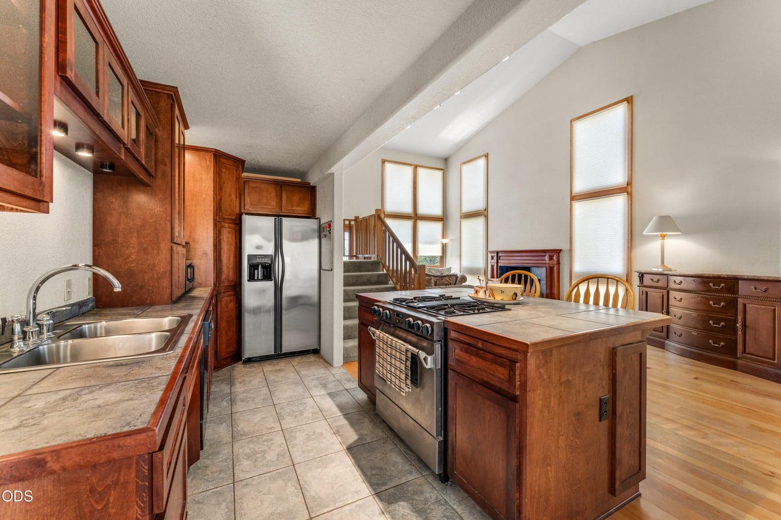 Photo of 919 Scott 5 of 44