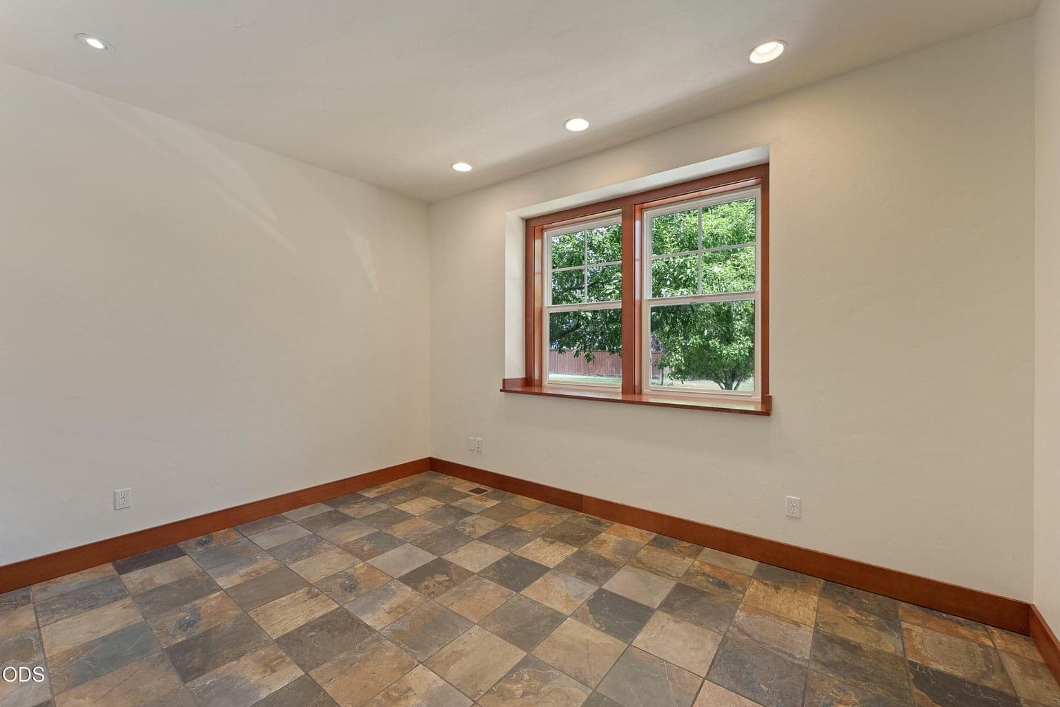Photo of 20385 Penhollow Lane 27 of 37
