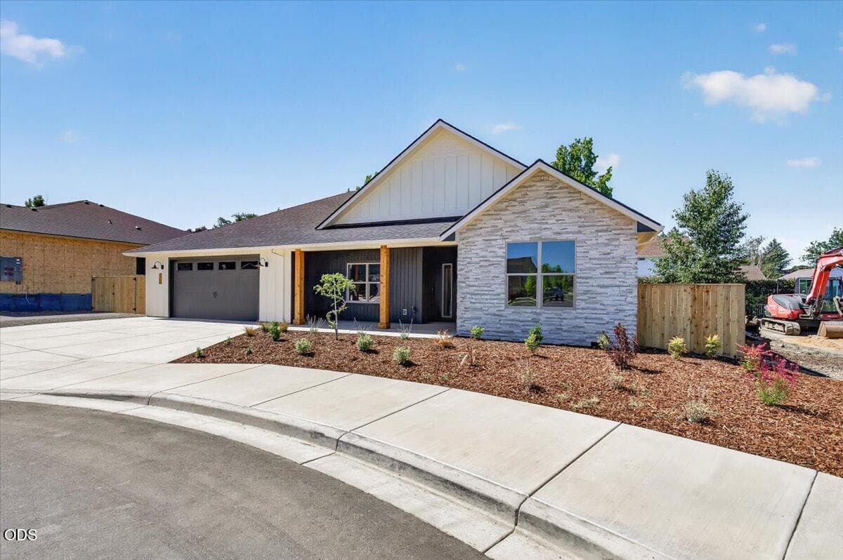 Photo of 3304 Tree Top Drive 1 of 34