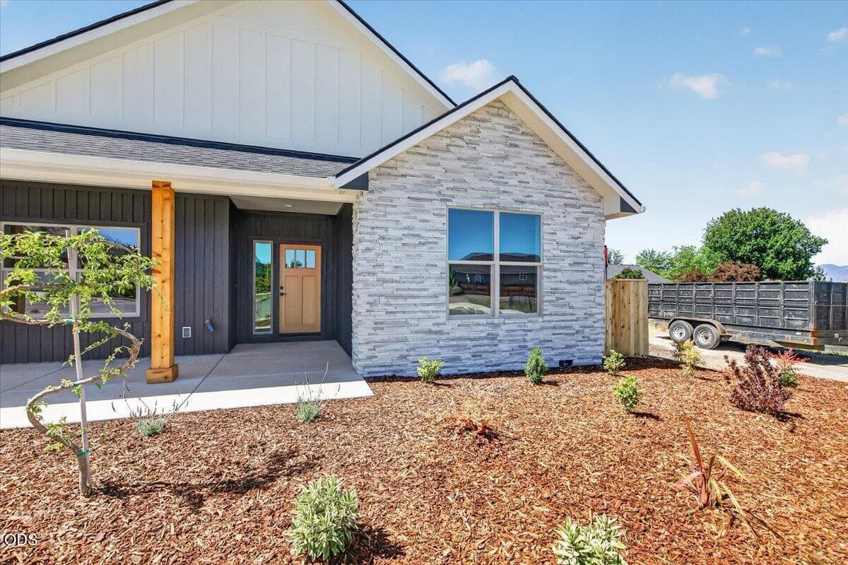 Photo of 3304 Tree Top Drive 3 of 34