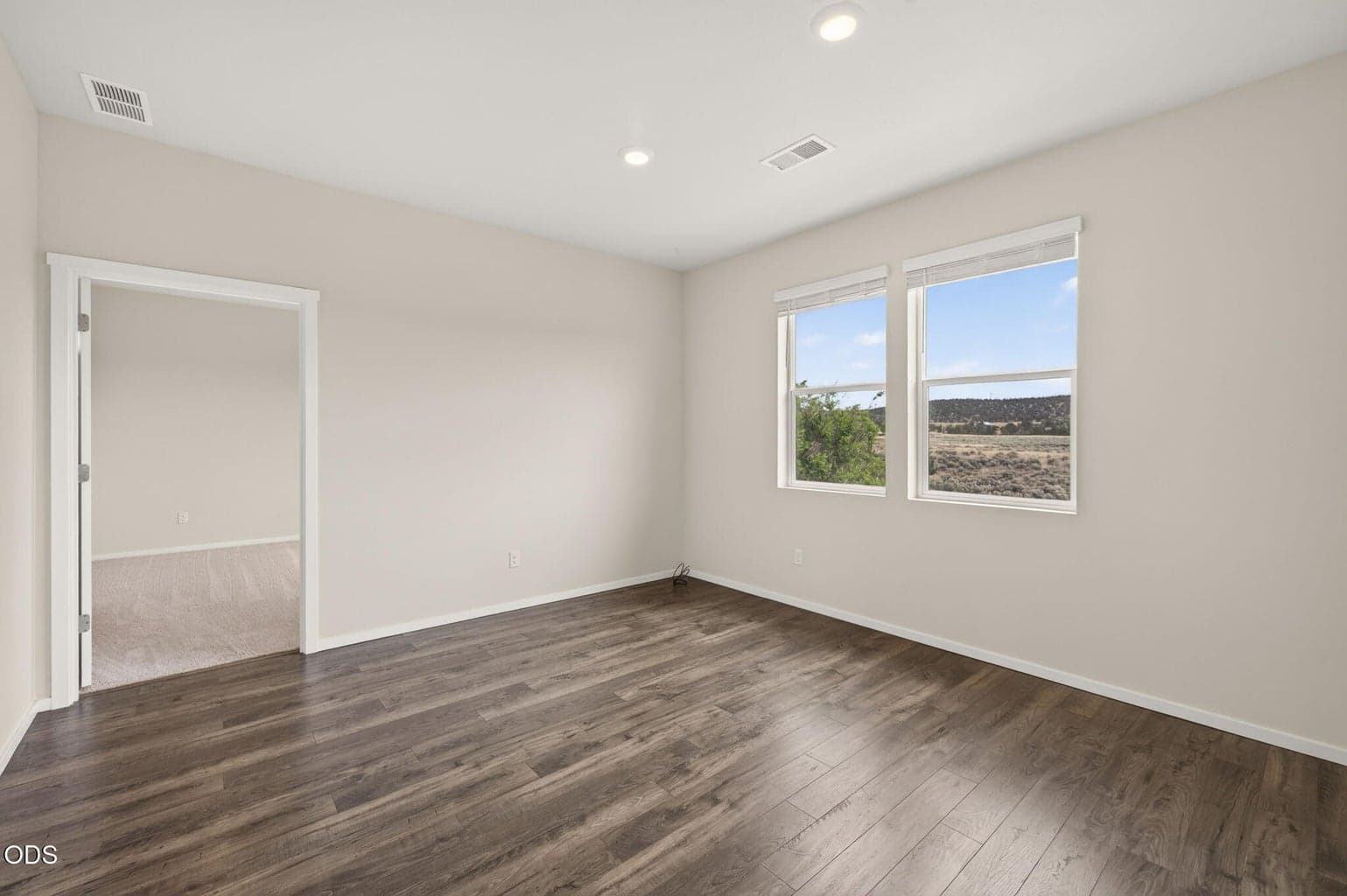 Photo of 417 NE Union Loop 20 of 35