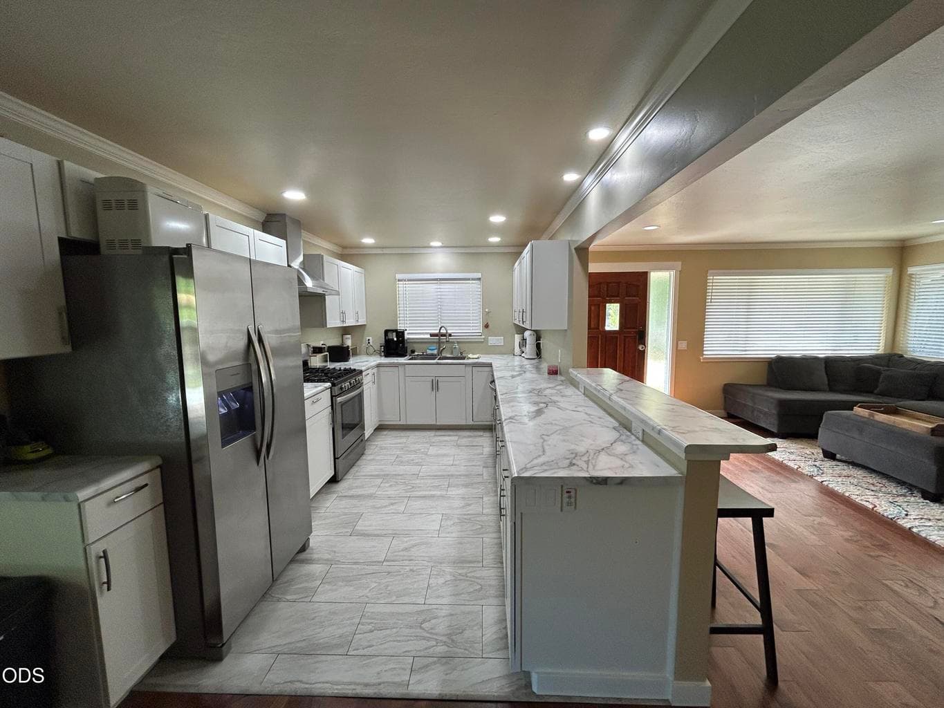 Photo of 1024 Hawthorne Avenue 5 of 25