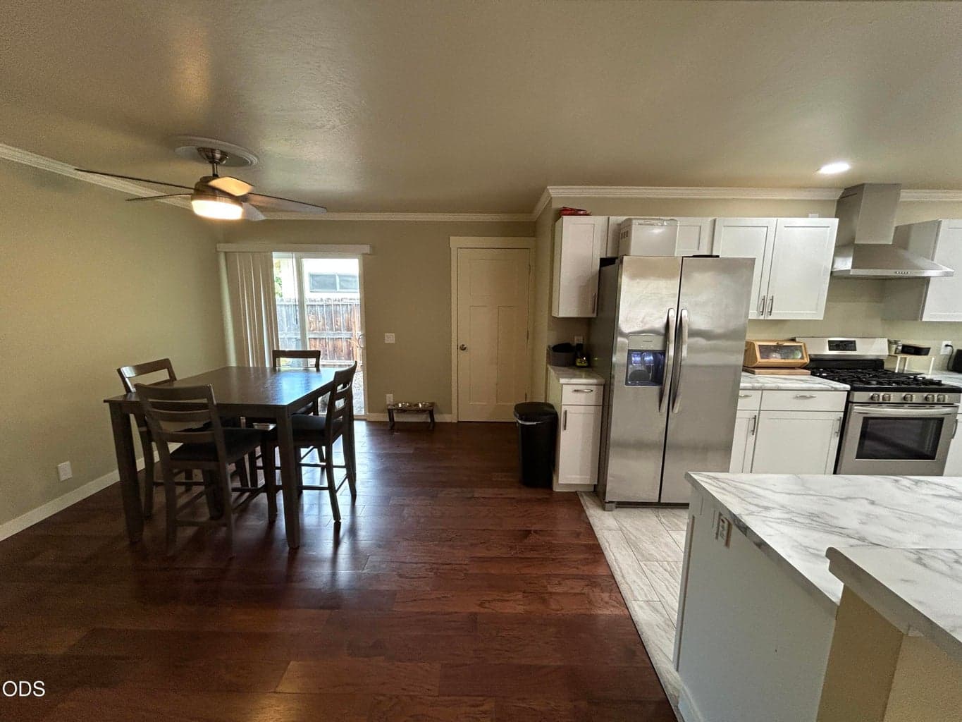 Photo of 1024 Hawthorne Avenue 3 of 25