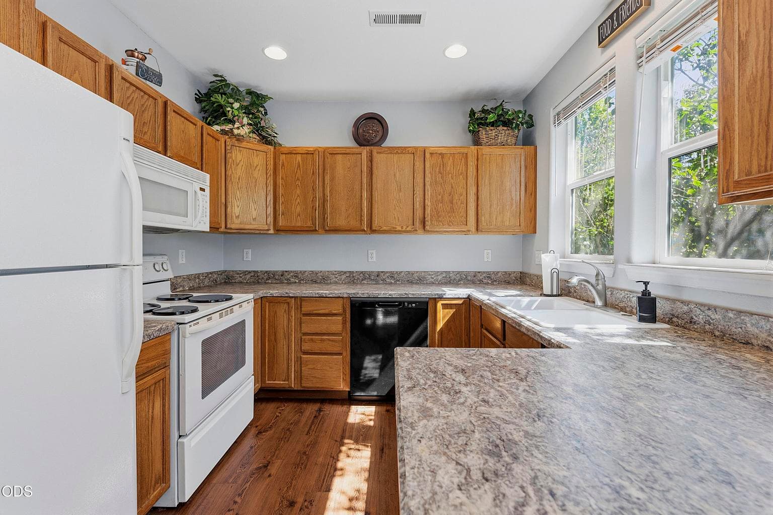 Photo of 1345 NE 3rd Street 10 of 27