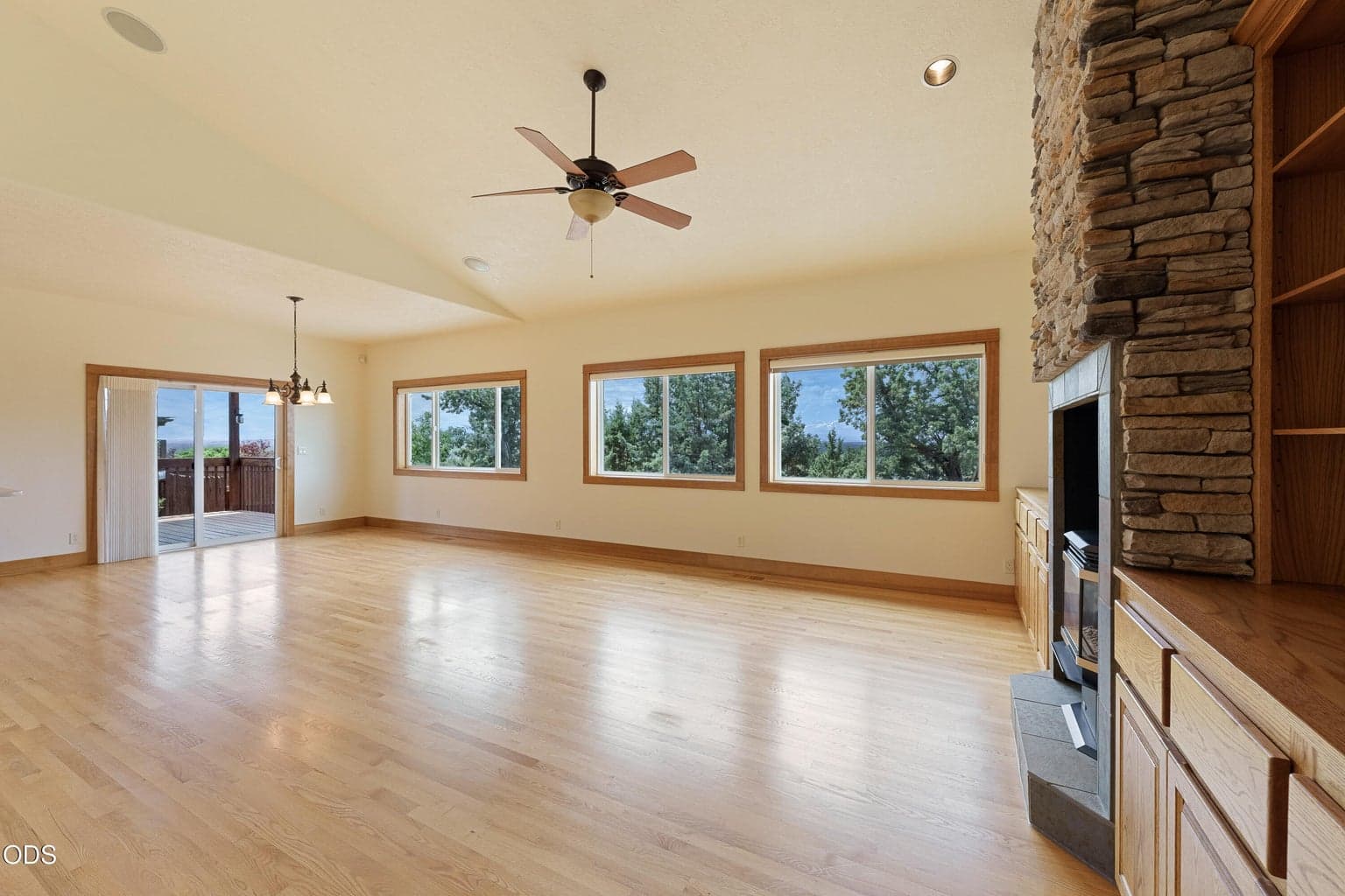 Photo of 3099 SW Cascade Vista Drive 8 of 46