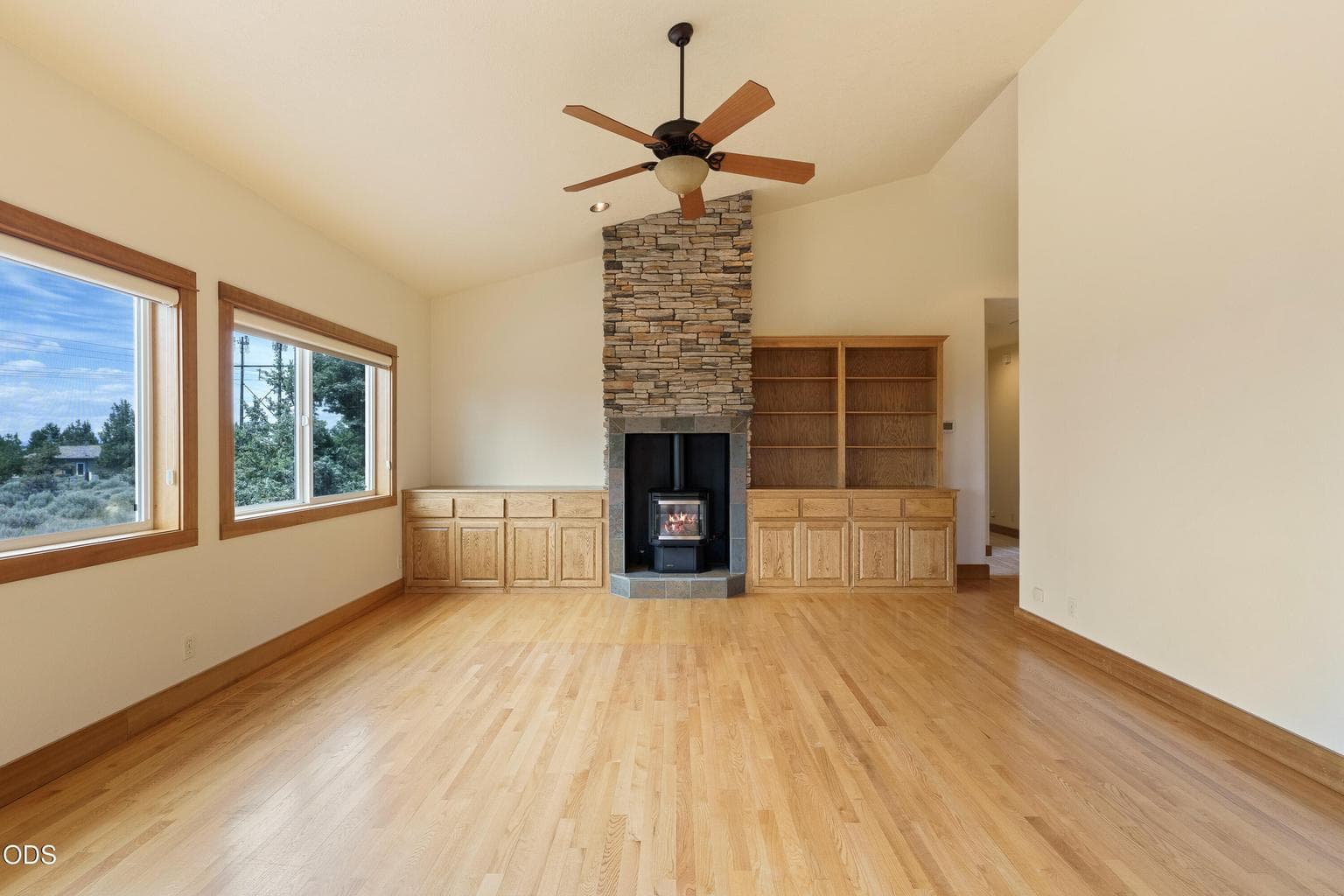 Photo of 3099 SW Cascade Vista Drive 9 of 46