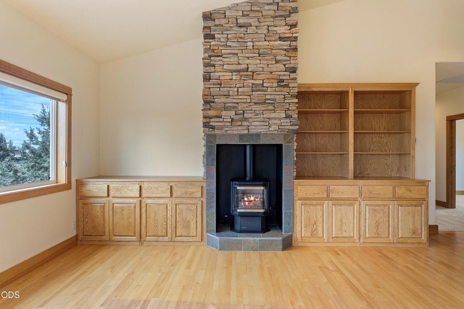 Photo of 3099 SW Cascade Vista Drive 10 of 46