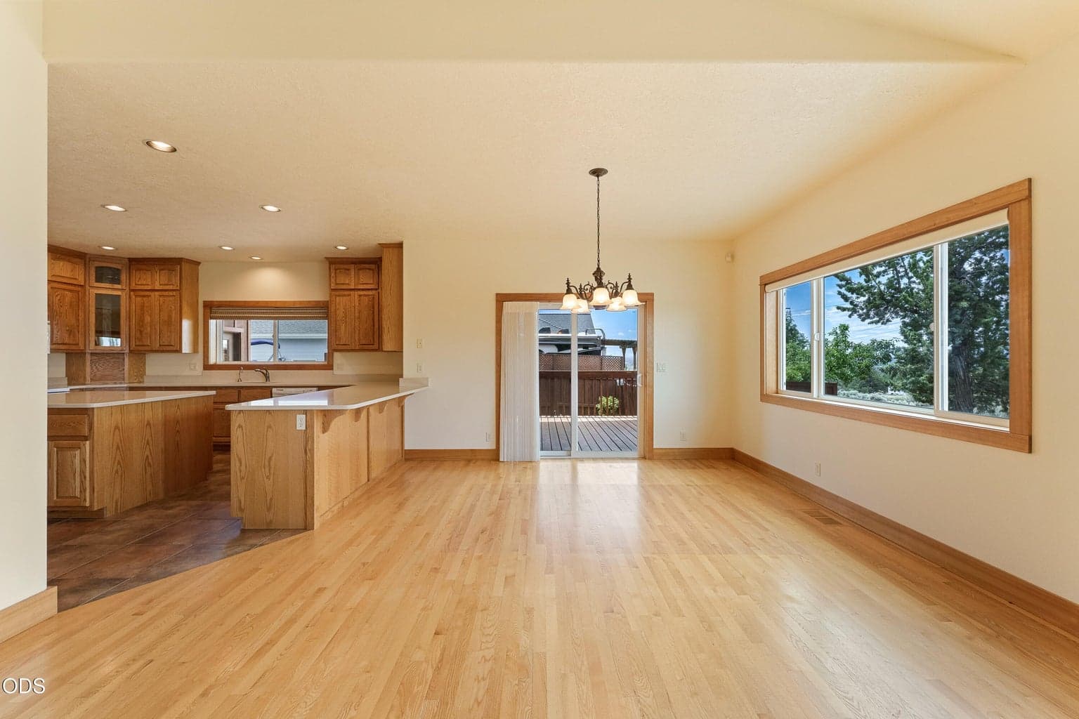 Photo of 3099 SW Cascade Vista Drive 11 of 46