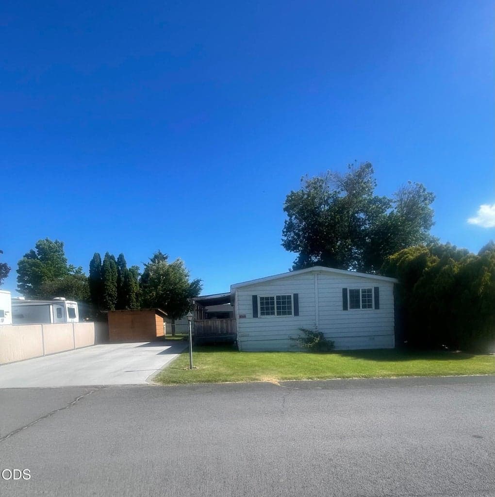Photo of 3415 Crest 1 of 33