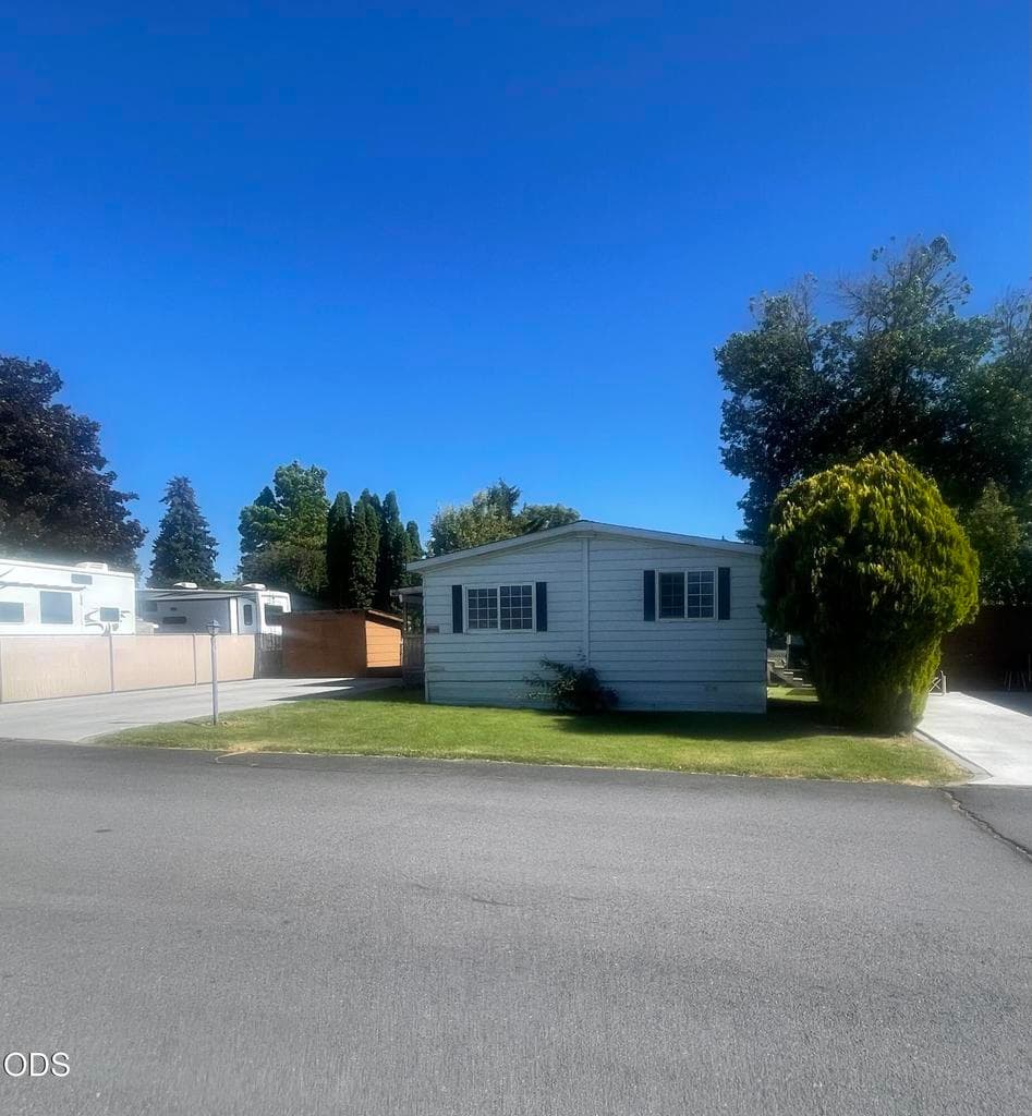 Photo of 3415 Crest 2 of 33