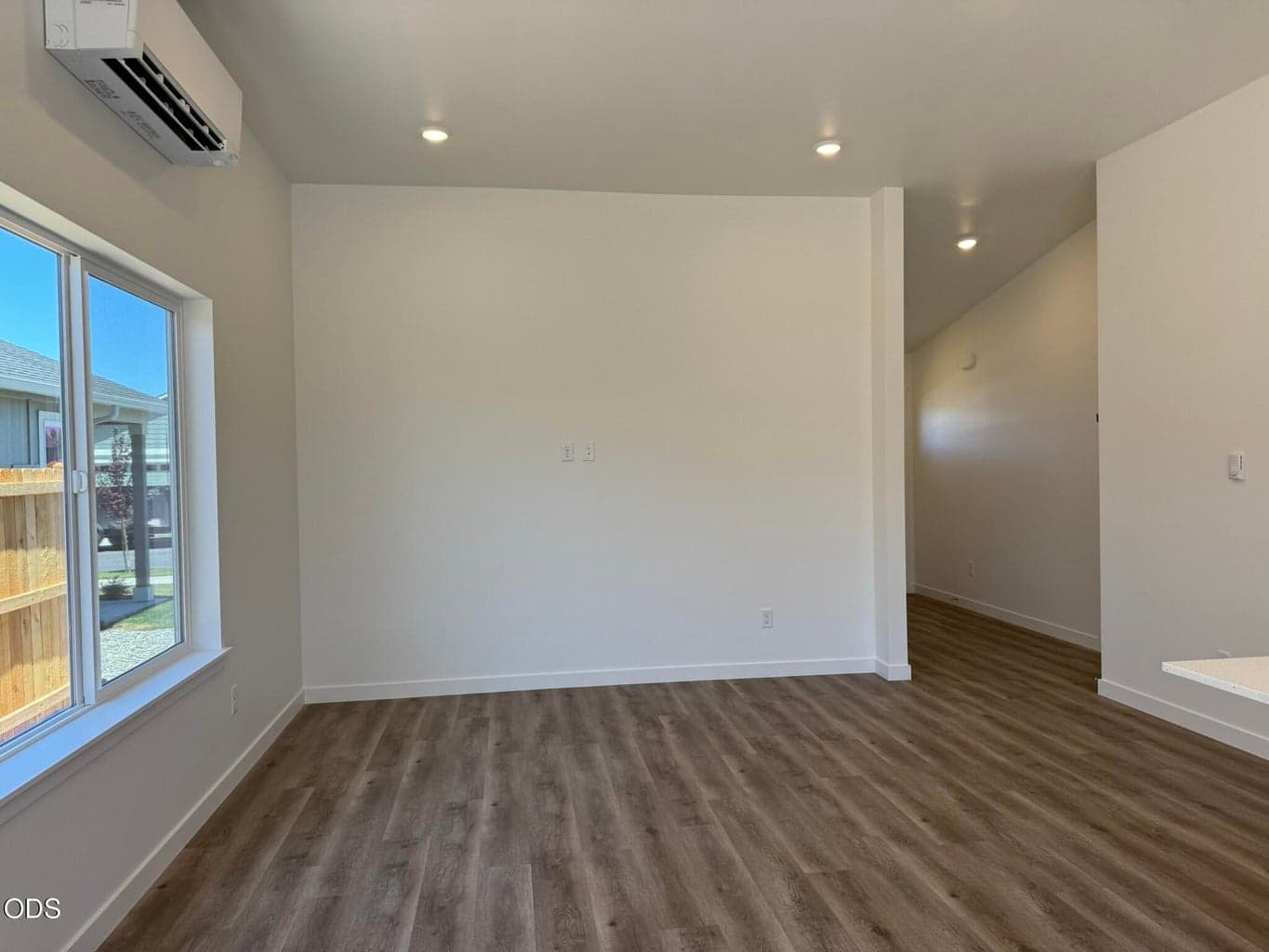 Photo of 623 NE Mitchell Street 8 of 15