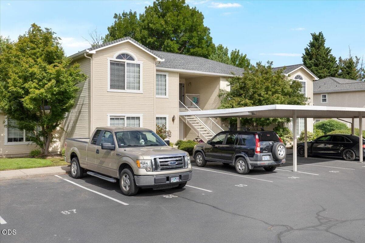 Photo of 3060 Sheraton 1 of 56