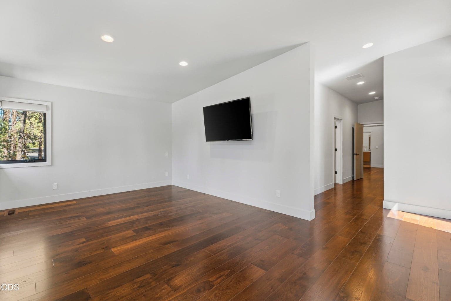 Photo of 19450 Bainbridge Court 19 of 54