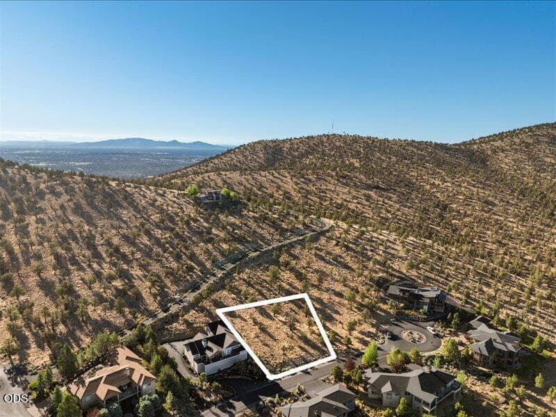 Photo of 1340 View Point 3 of 37