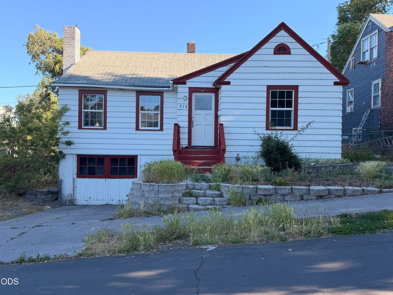 Photo of 718 Roseway 1 of 24