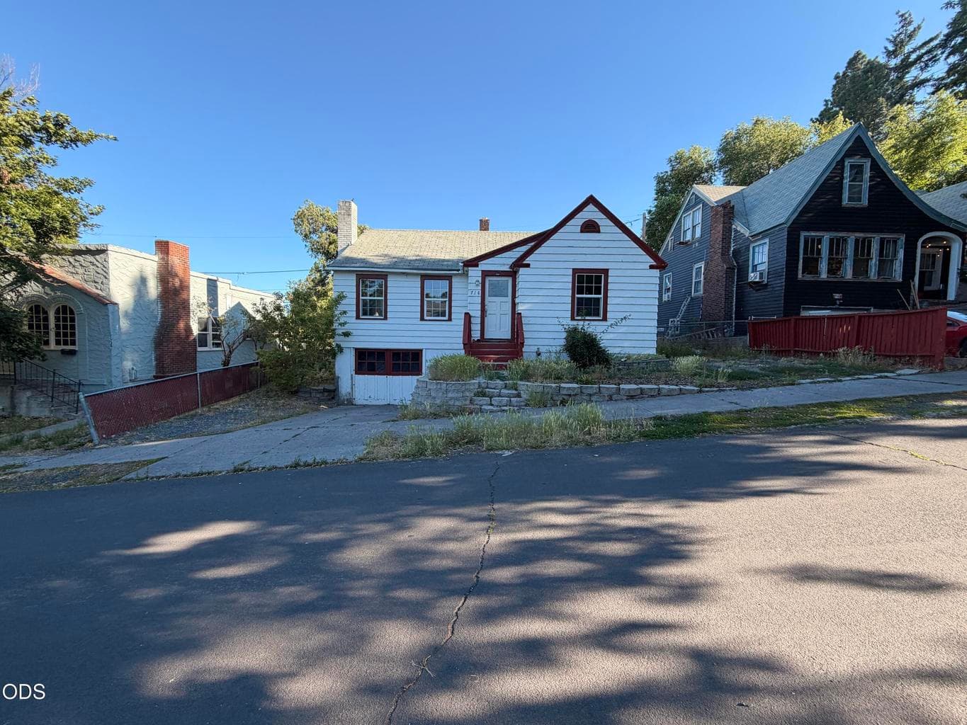 Photo of 718 Roseway 2 of 24