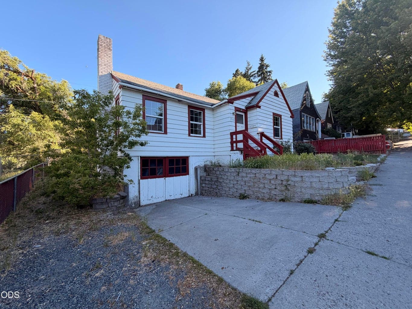 Photo of 718 Roseway 3 of 24