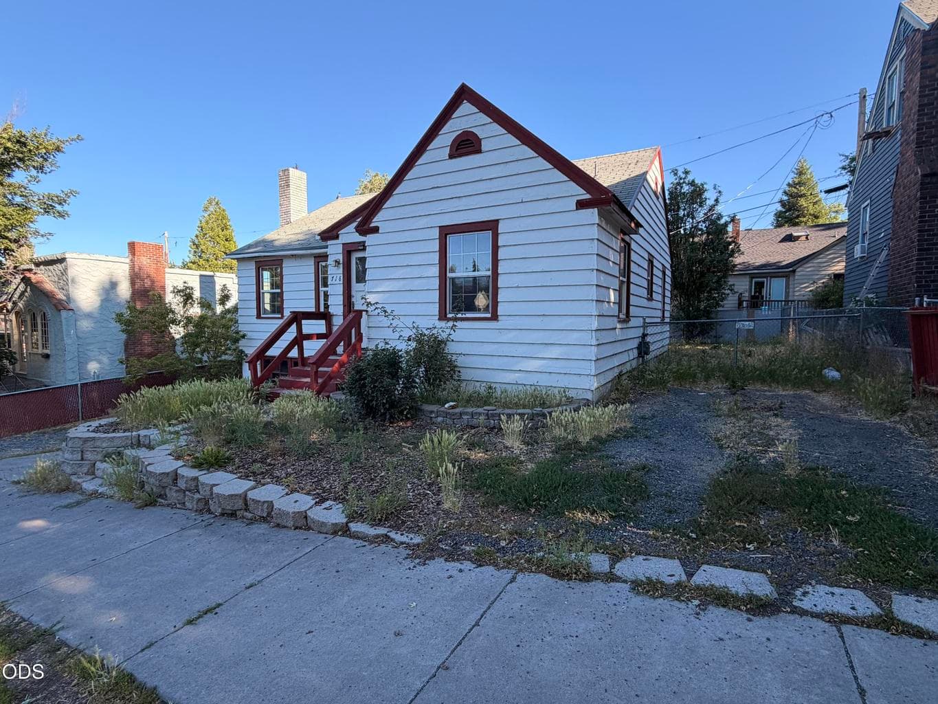 Photo of 718 Roseway 4 of 24