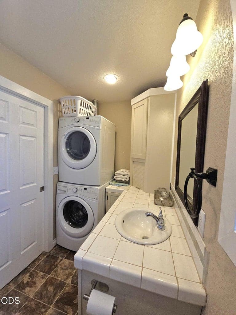 Photo of 1215 6th Street 4 of 31