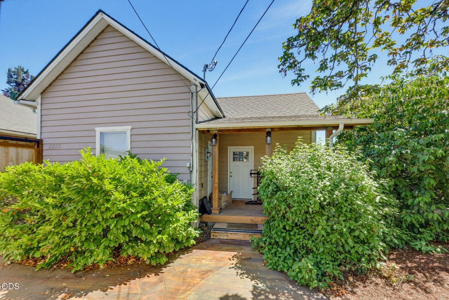 Photo of 1215 6th Street 2 of 31