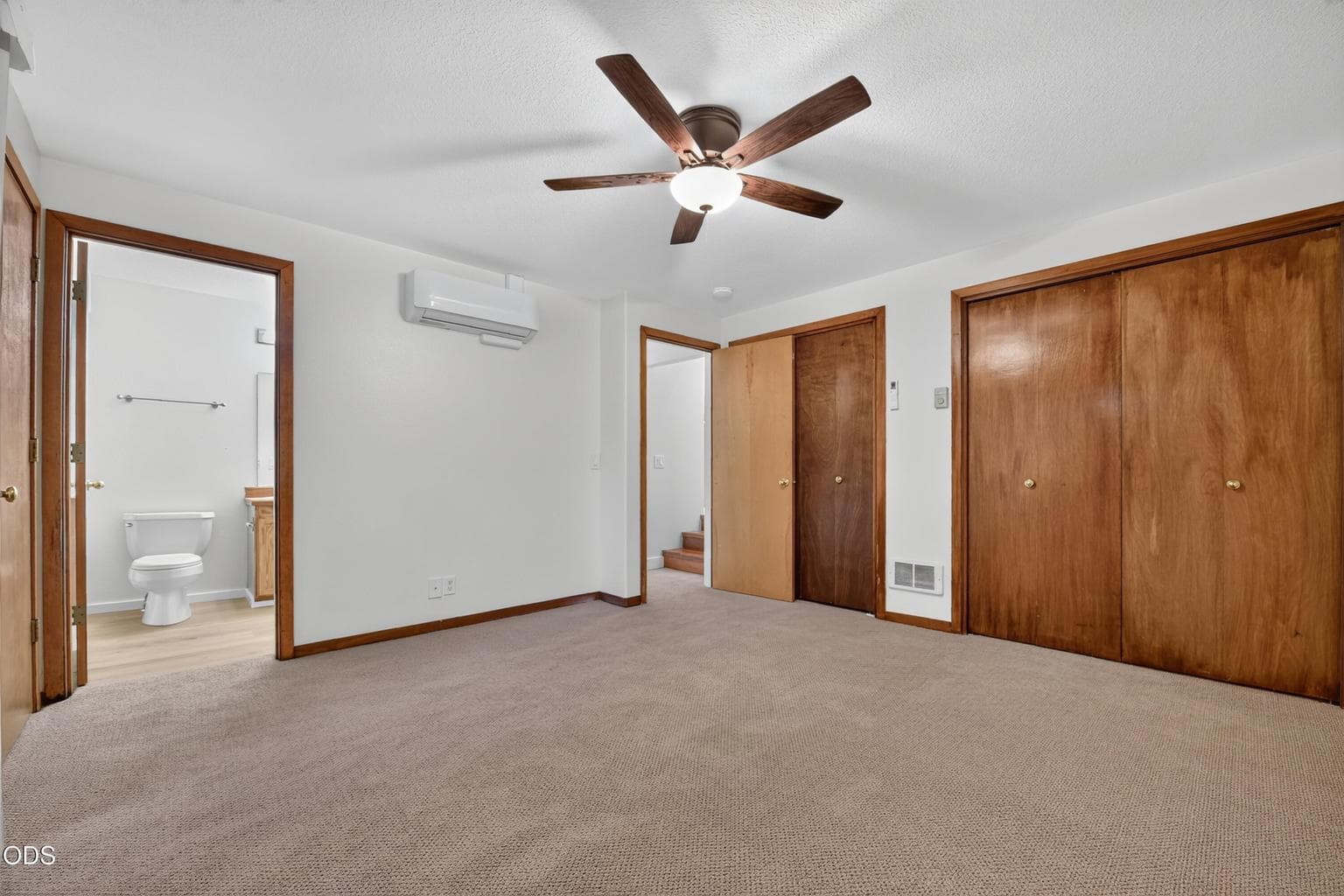 Photo of 1050 NE Butler Market Road 24 of 40