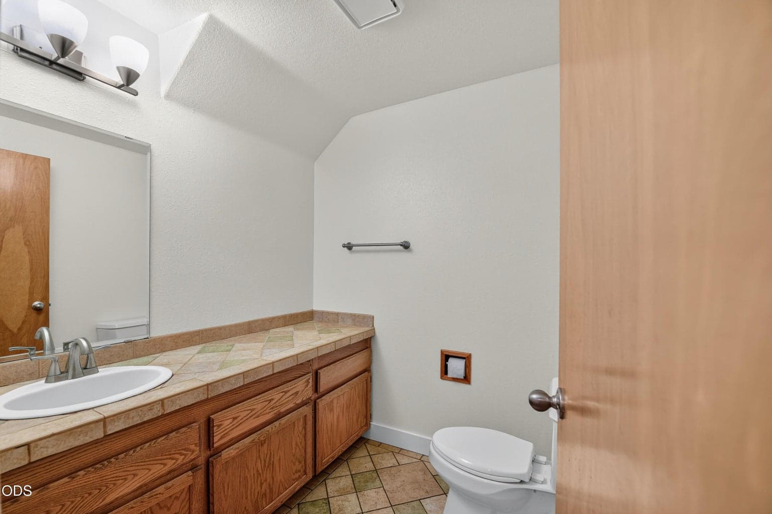 Photo of 1050 NE Butler Market Road 15 of 40