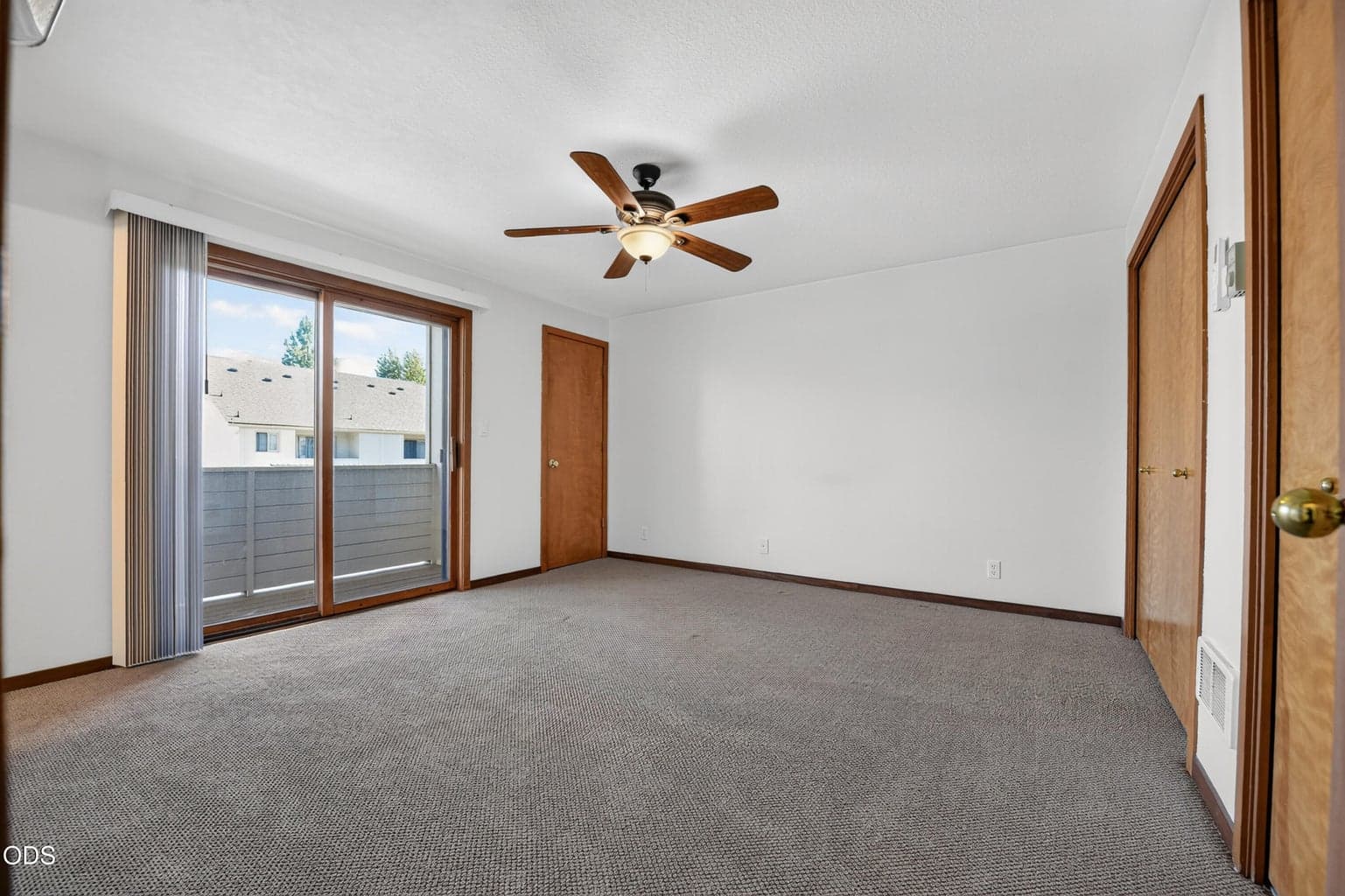 Photo of 1050 NE Butler Market Road 22 of 40