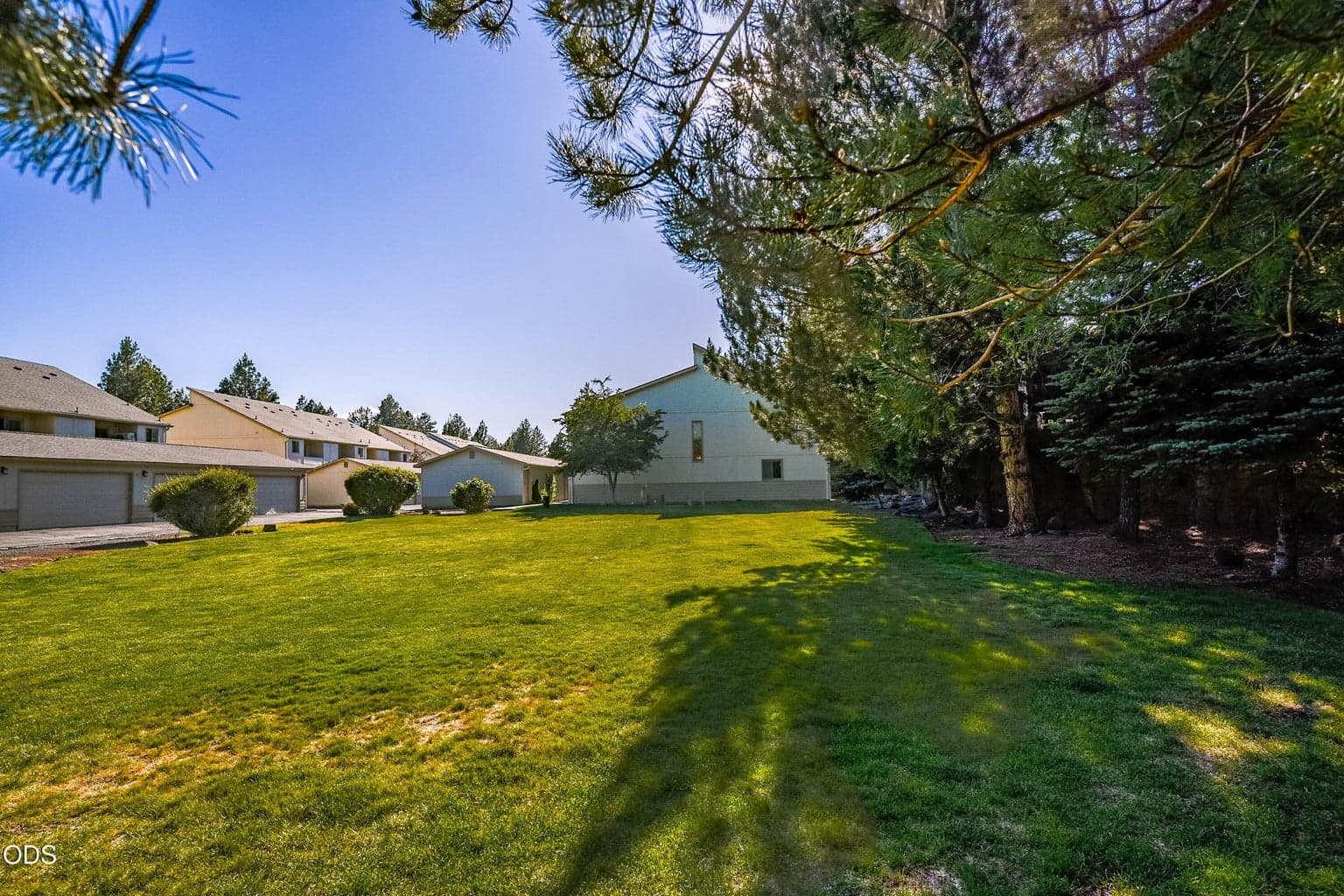 Photo of 1050 NE Butler Market Road 33 of 40