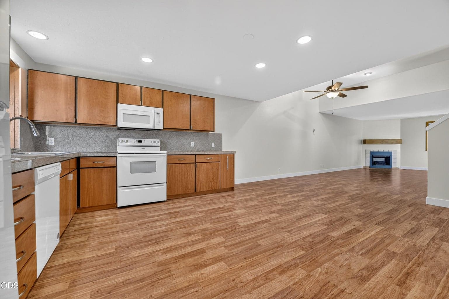 Photo of 1050 NE Butler Market Road 7 of 40