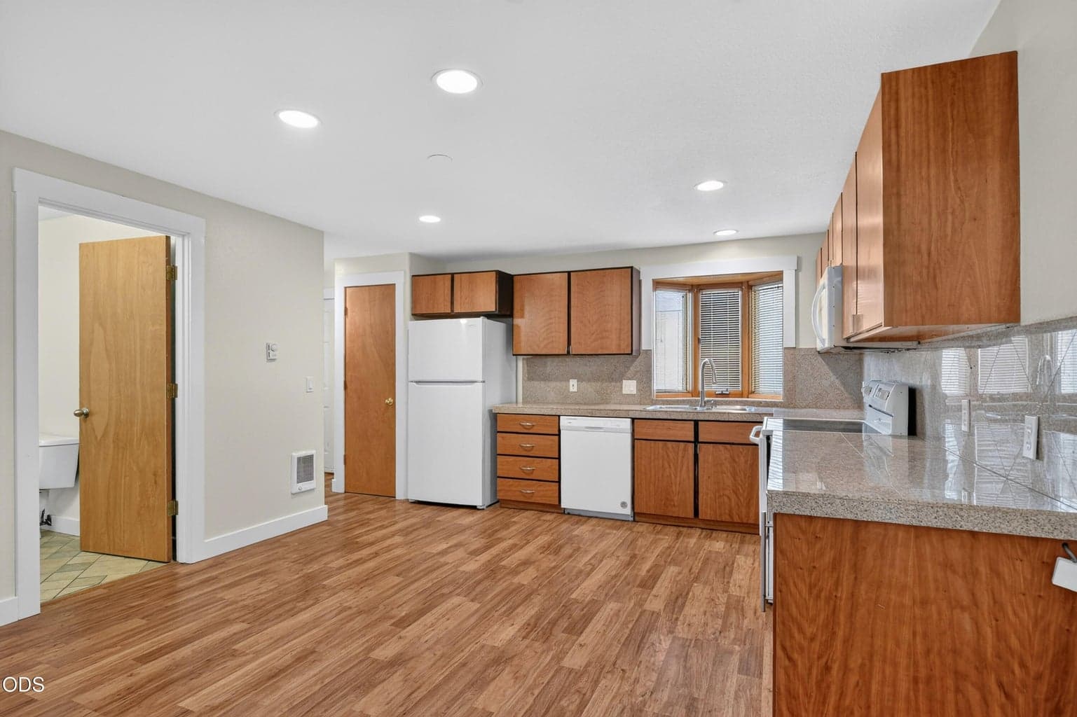 Photo of 1050 NE Butler Market Road 9 of 40