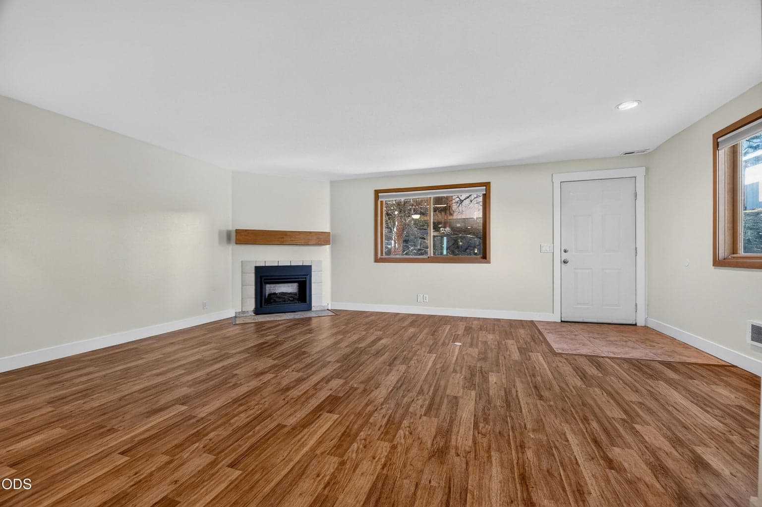 Photo of 1050 NE Butler Market Road 13 of 40