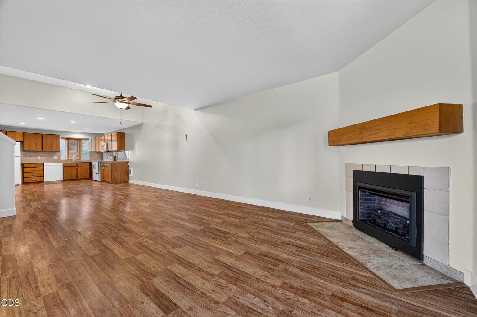 Photo of 1050 NE Butler Market Road 12 of 40