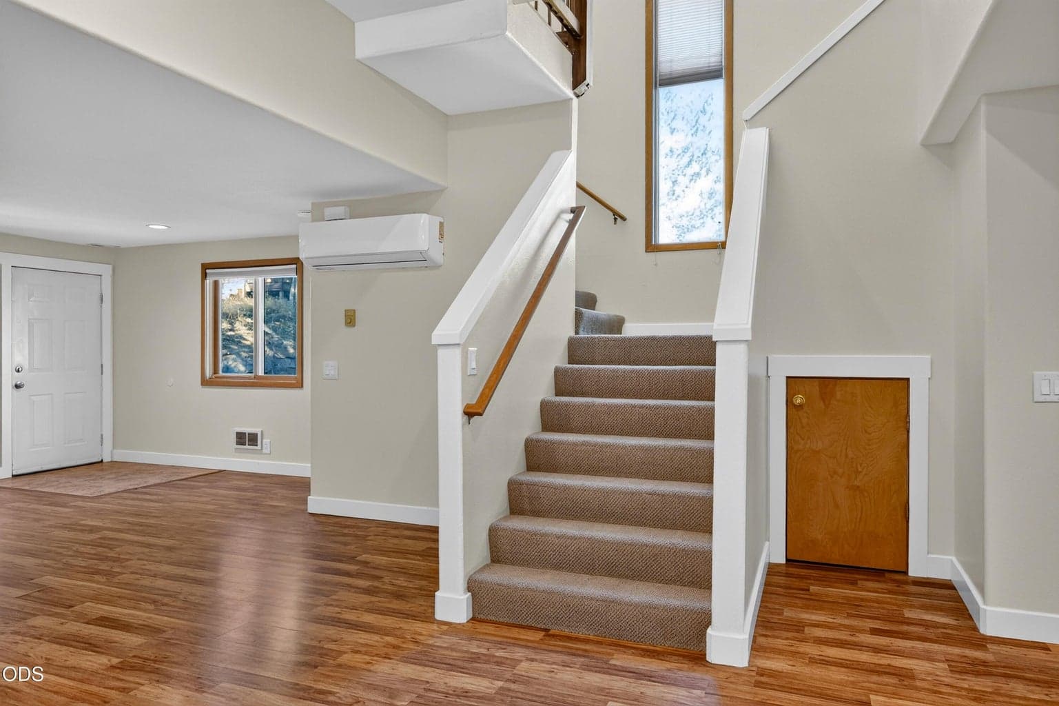Photo of 1050 NE Butler Market Road 14 of 40
