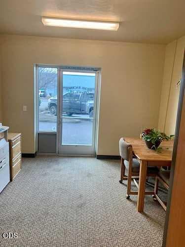 Photo of 652 Dutton 3 of 24